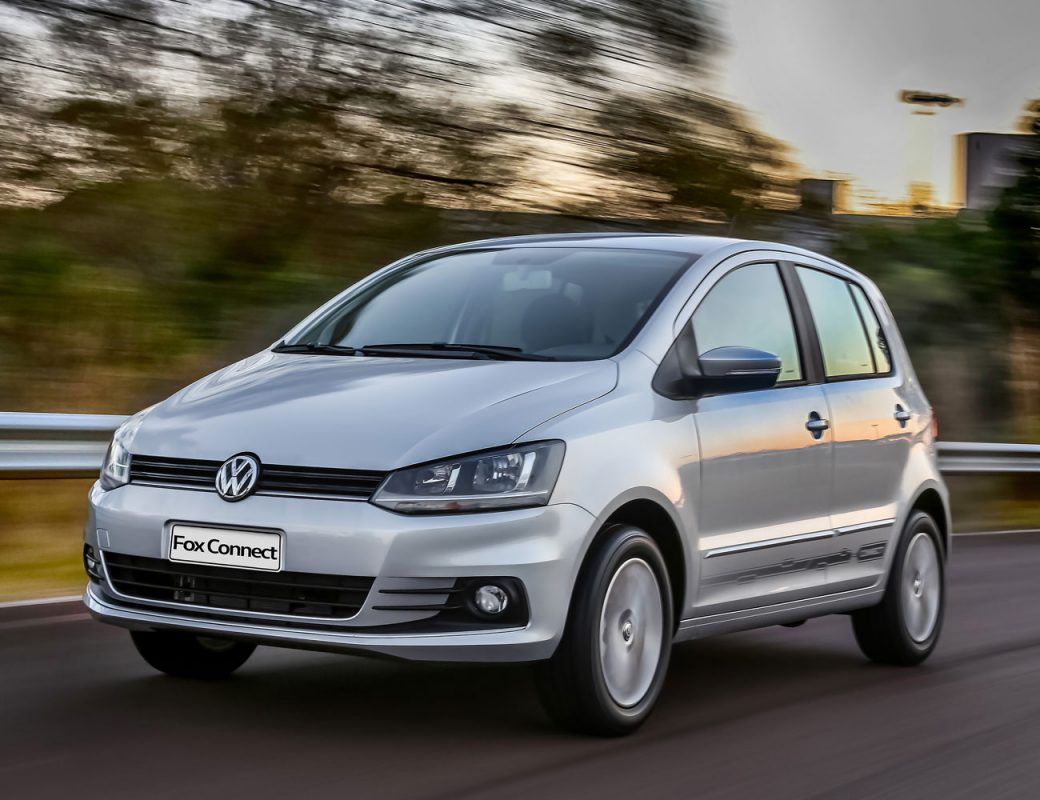 Imagem mostra o VW Fox de frente - 5 bons carros na faixa de R$ 50.000