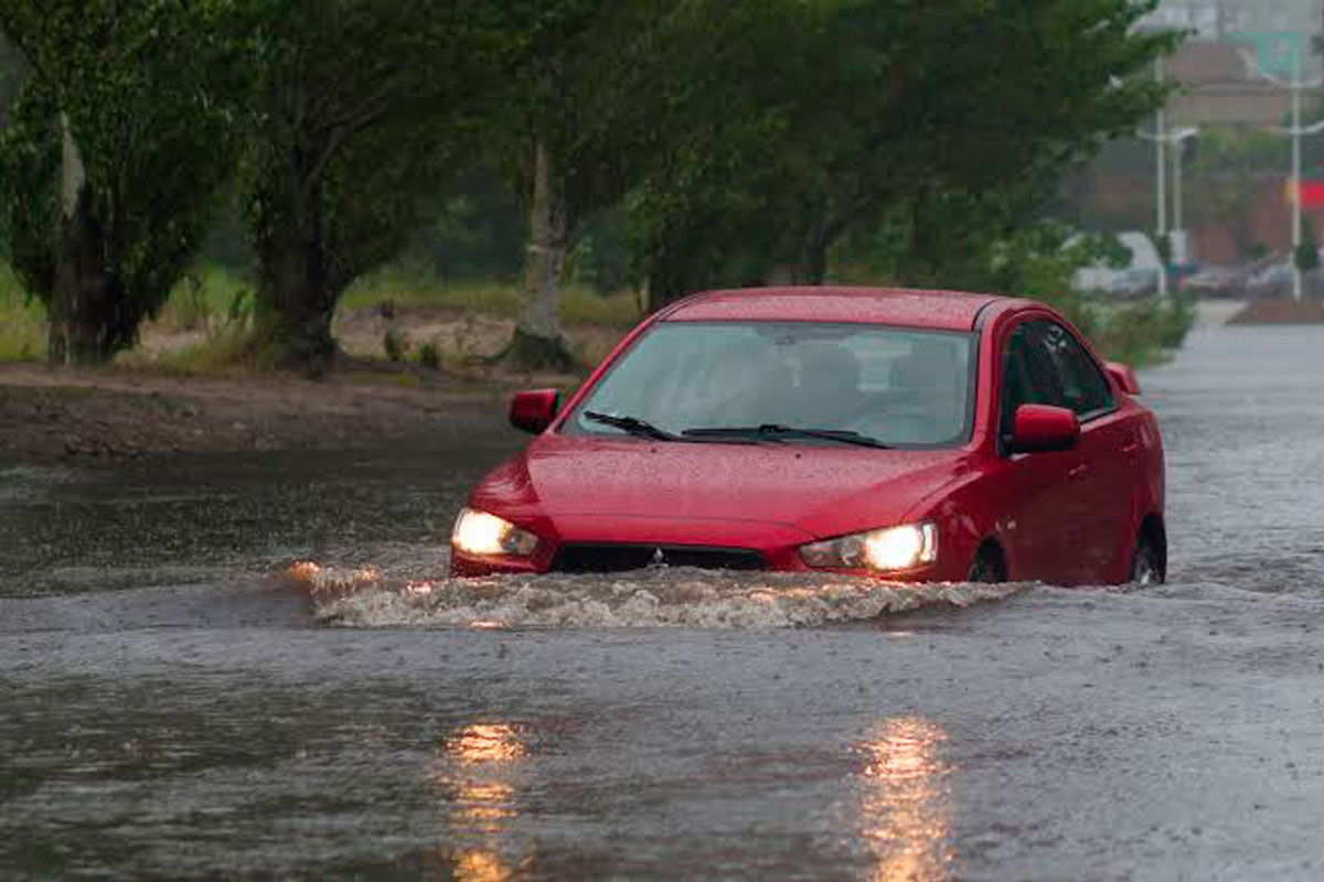 Carro na enchente: dicas de segurança