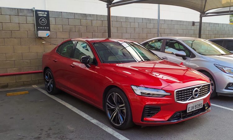 Volvo S60 R-Design [Auto + / João Brigato]