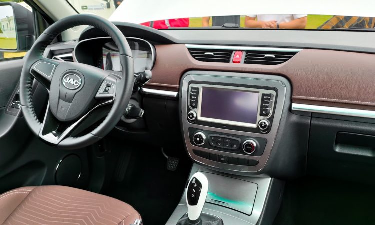 JAC iEV330P [divulgação]