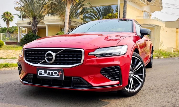 Volvo S60 T8 R-Design [Auto+ / João Brigato]