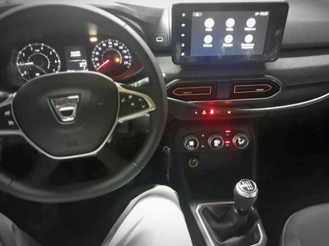 Interior Sandero, Logan e Stepway 2021 [Autoblog.md]