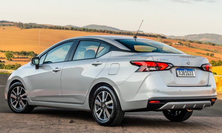 Nissan Versa Advance [divulgação]