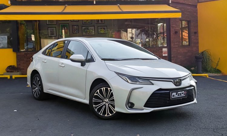 Toyota Corolla Altis Premium [Auto+ / João Brigato]