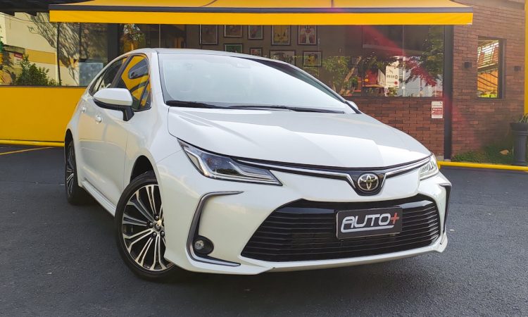Toyota Corolla Altis Premium [Auto+ / João Brigato]