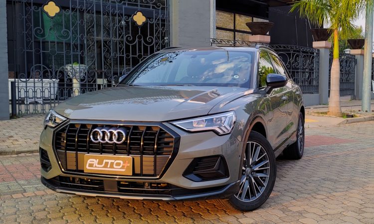 Audi Q3 Black [Auto + / João Brigato]