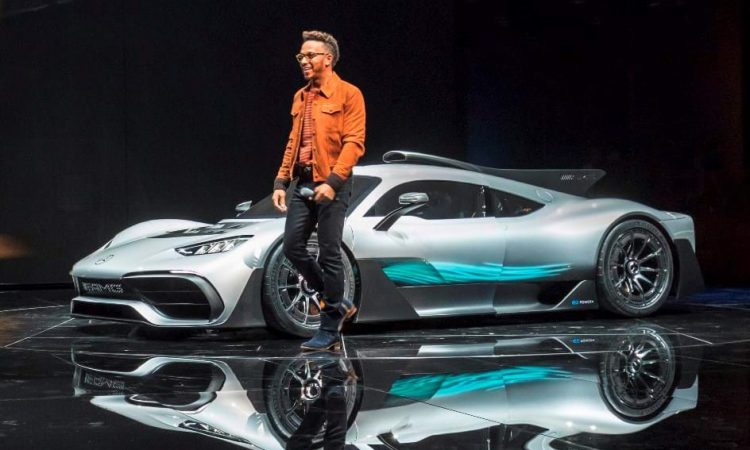 Mercedes-AMG One e Lewis Hamilton [divulgação]