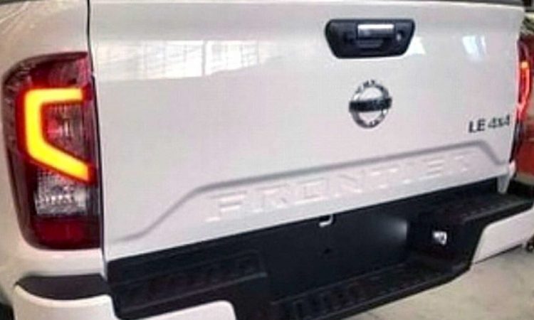 Nissan Frontier 2021 [Headlight Mag]