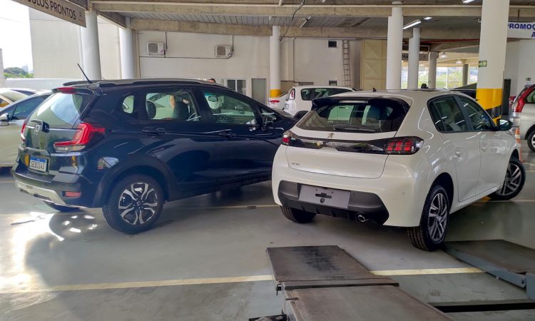 Peugeot 208 vs Honda WR-V [Auto+ / João Brigato]