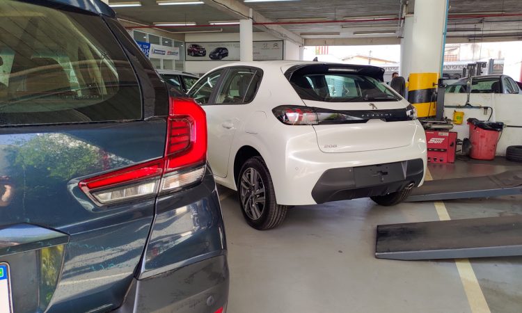 Peugeot 208 vs Honda WR-V [Auto+ / João Brigato]