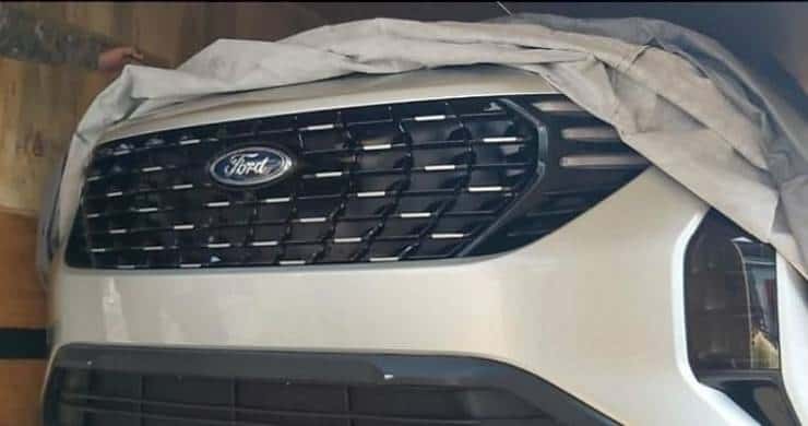 Flagra Ford SUV sete lugares [reprodução]