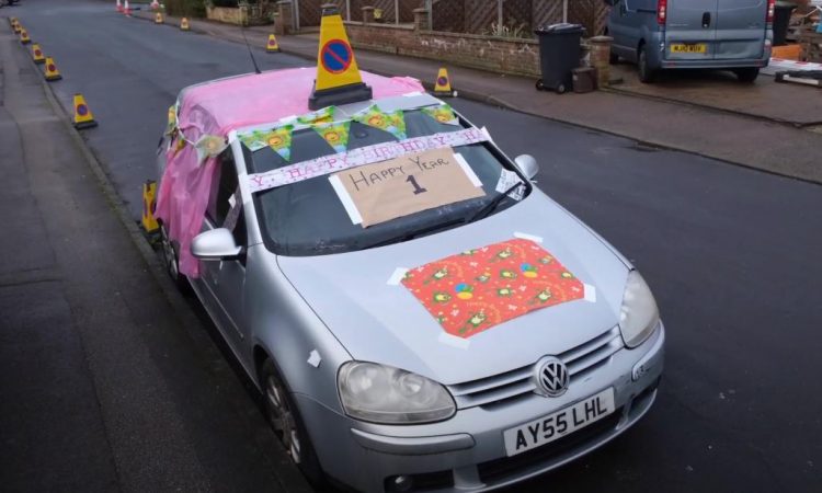 Volkswagen Golf MK5 Abandonado [SWNS]