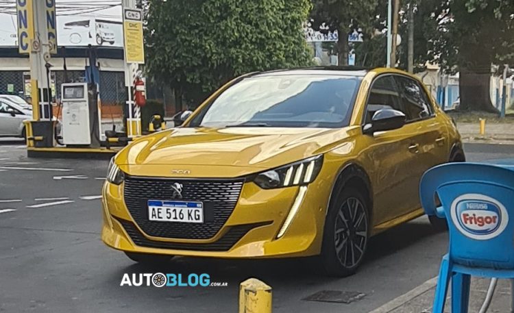Peugeot 208 GT LIne turbo [Argentina Autoblog]