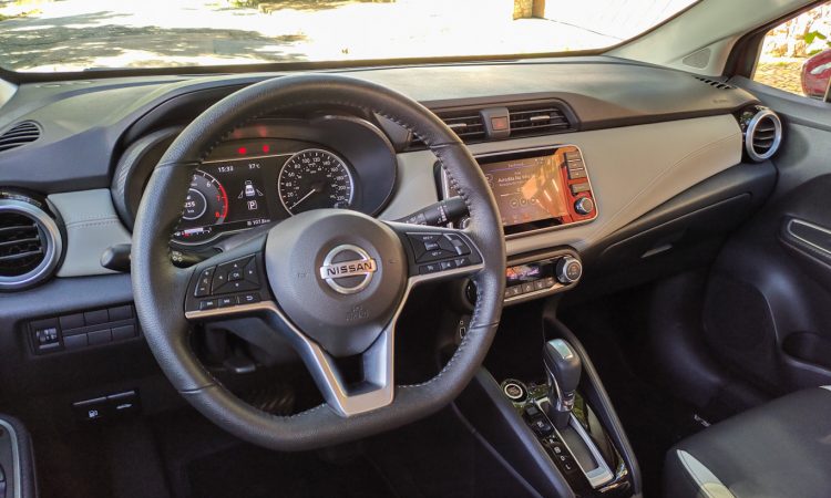 Nissan Versa Exclusive CVT [Auto+ / João Brigato]