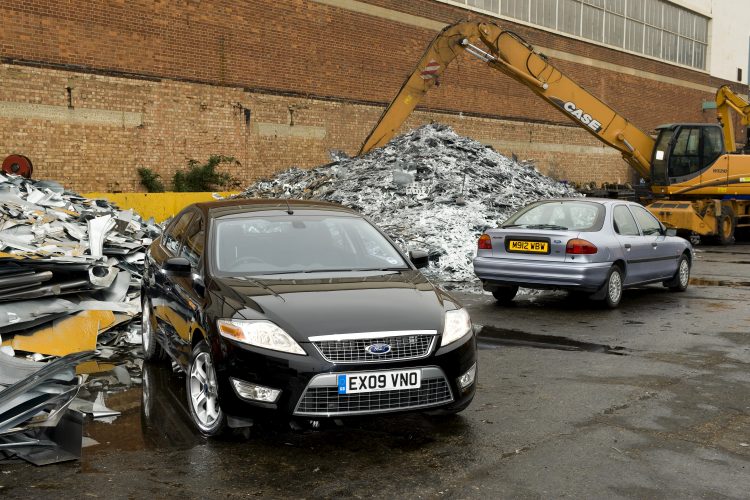 Ford Mondeo Mk4 e Mk1 [divulgação]