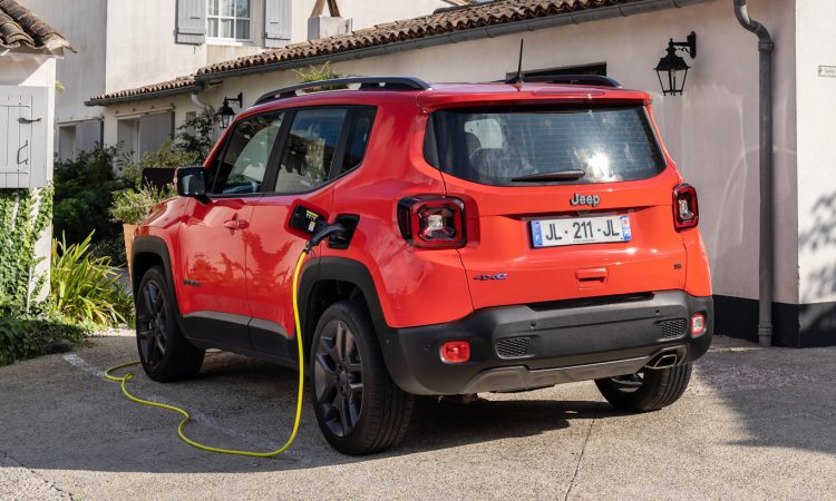 Jeep Renegade 4Xe [divulgação]