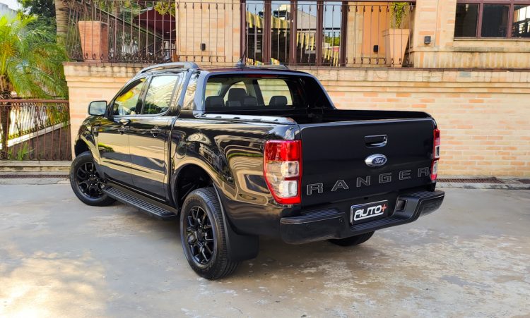 Ford Ranger Black [Auto+ / João Brigato]