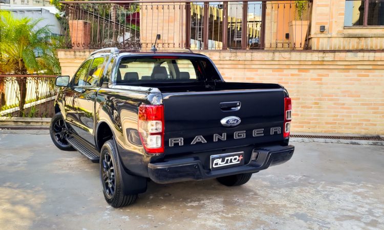 Ford Ranger Black [Auto+ / João Brigato]