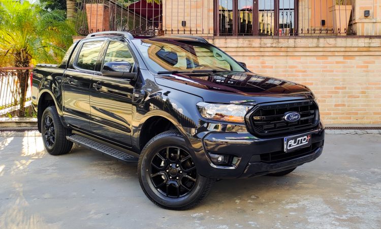 Ford Ranger Black [Auto+ / João Brigato]