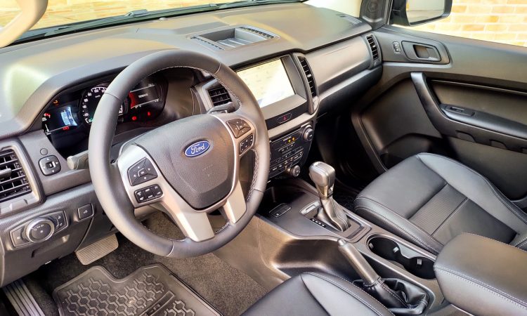 Ford Ranger Black [Auto+ / João Brigato]