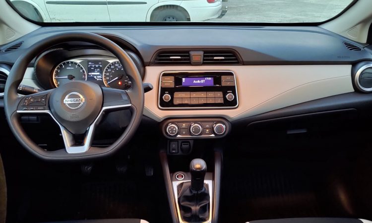 Nissan Versa Sense Manual [Auto+ / João Brigato]