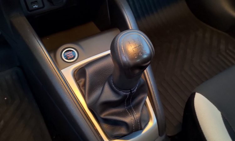 Nissan Versa Sense Manual [Auto+ / João Brigato]