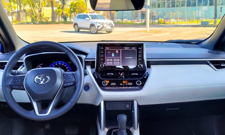 Toyota Corolla Cross XRX Hybrid vs Volkswagen Taos Highline [Auto+ / João Brigato]