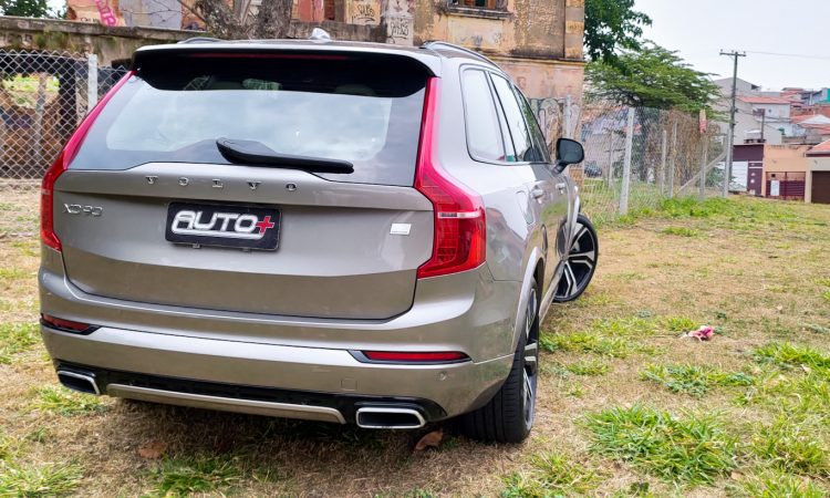 Volvo XC90 R-Design [Auto+ / João Brigato]