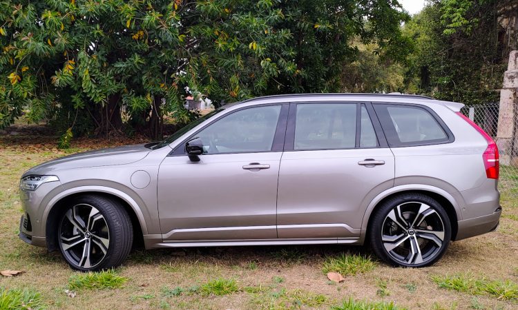 Volvo XC90 R-Design [Auto+ / João Brigato]