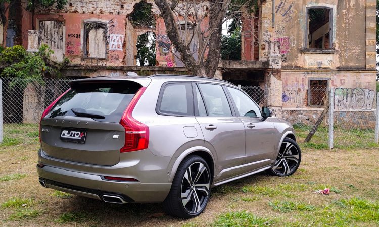Volvo XC90 R-Design [Auto+ / João Brigato]