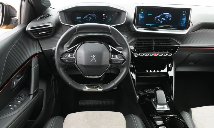 Peugeot e-208 GT [divulgação]