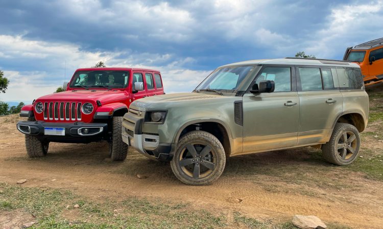 Jeep Wrangler vs Land Rover Defender [Auto+ / João Brigato]