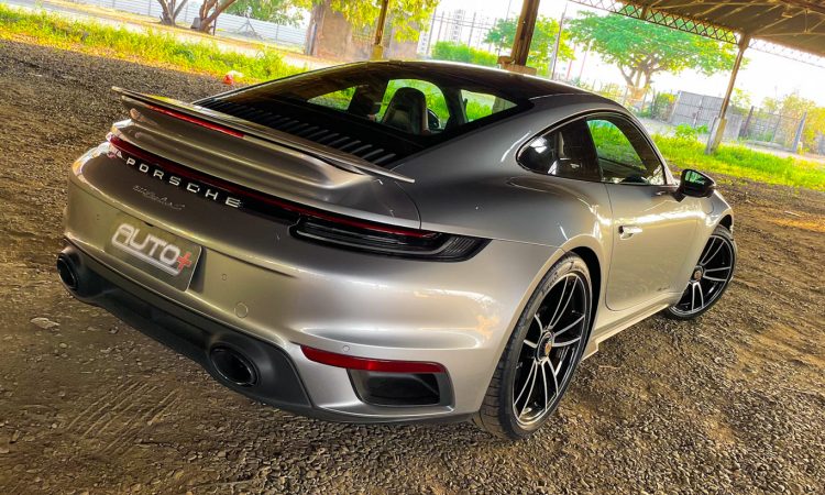 Porsche 911 Turbo S [Auto+ / João Brigato]