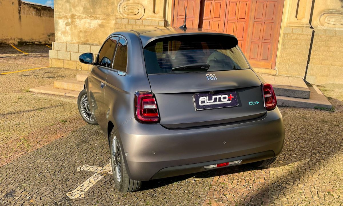 Fiat 500e [Auto+ / João Brigato]
