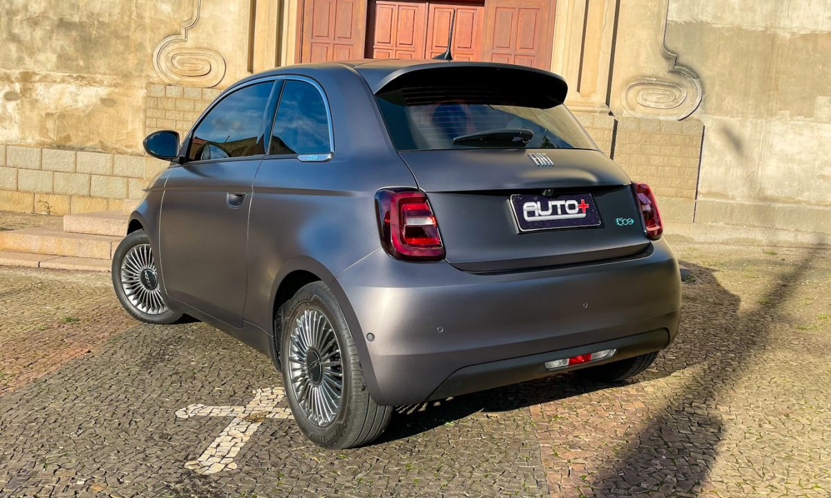 Fiat 500e [Auto+ / João Brigato]