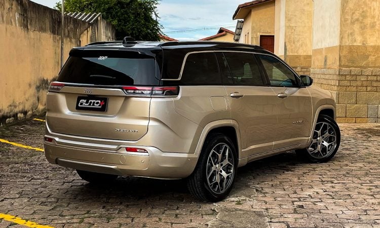 Jeep Commander Overland Flex [Auto+ / João Brigato]