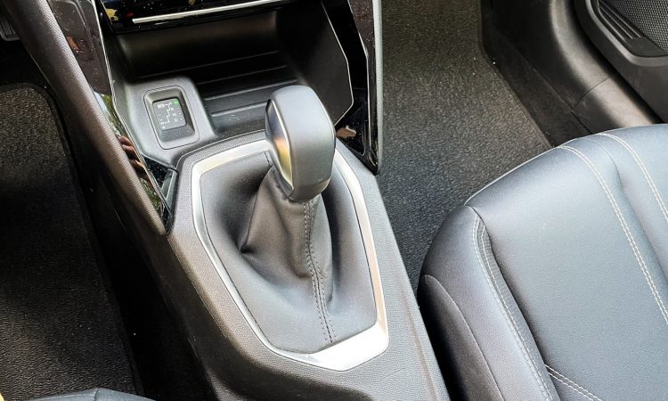 Peugeot 208 Griffe [Auto+ / João Brigato]