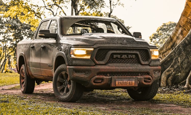 RAM 1500 Rebel [Auto+ / Maurício Garcia (@almautomotiva)]
