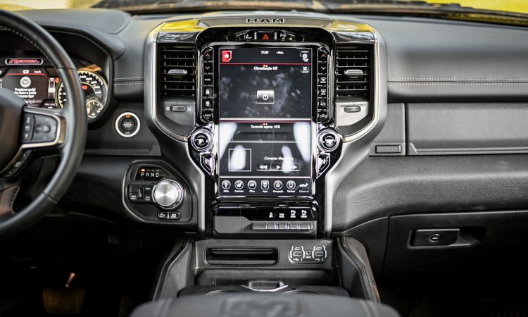 RAM 1500 Rebel [Auto+ / Maurício Garcia (@almautomotiva)]