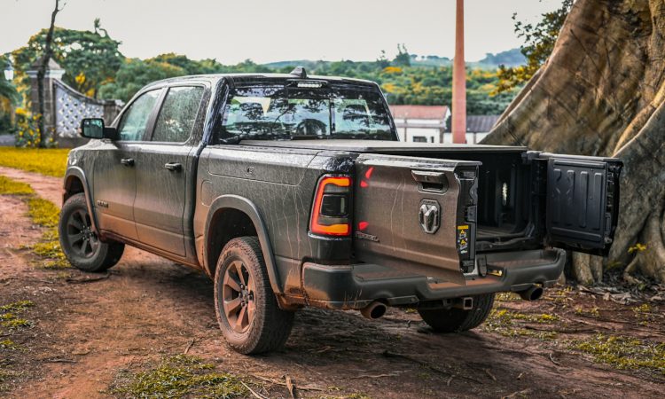 RAM 1500 Rebel [Auto+ / Maurício Garcia (@almautomotiva)]
