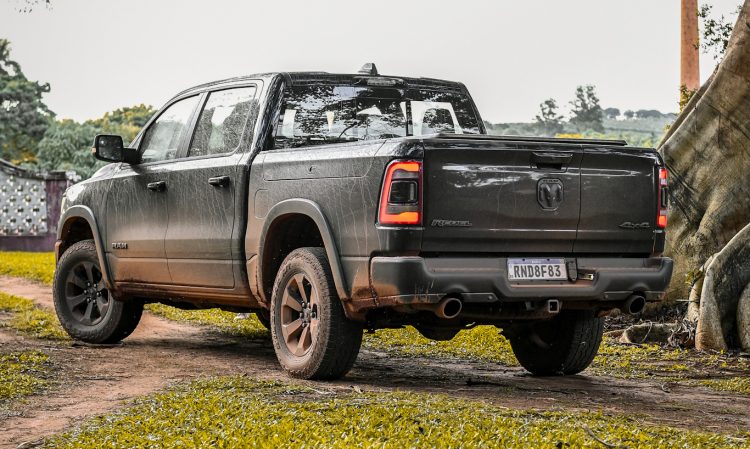 RAM 1500 Rebel [Auto+ / Maurício Garcia (@almautomotiva)]