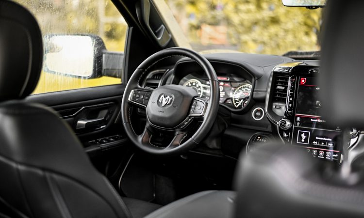 RAM 1500 Rebel [Auto+ / Maurício Garcia (@almautomotiva)]