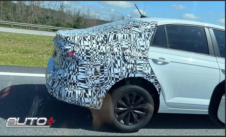 Flagra Volkswagen Virtus 2023 [Auto+ / Cassio Cortes]