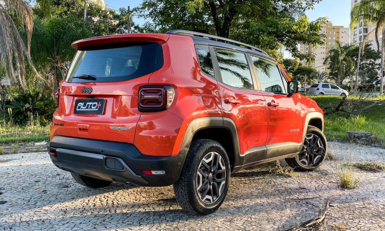 Jeep Renegade Trailhawk 4x4 [Auto+ / João Brigato]