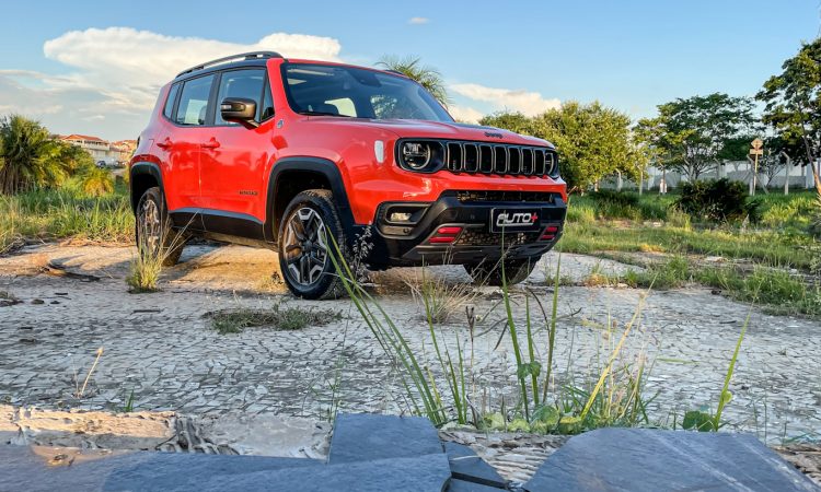Jeep Renegade Trailhawk 4x4 [Auto+ / João Brigato]