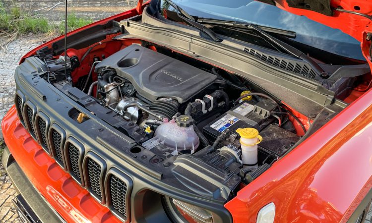 Jeep Renegade Trailhawk 4x4 [Auto+ / João Brigato]