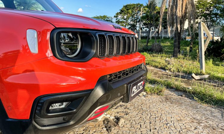 Jeep Renegade Trailhawk 4x4 [Auto+ / João Brigato]