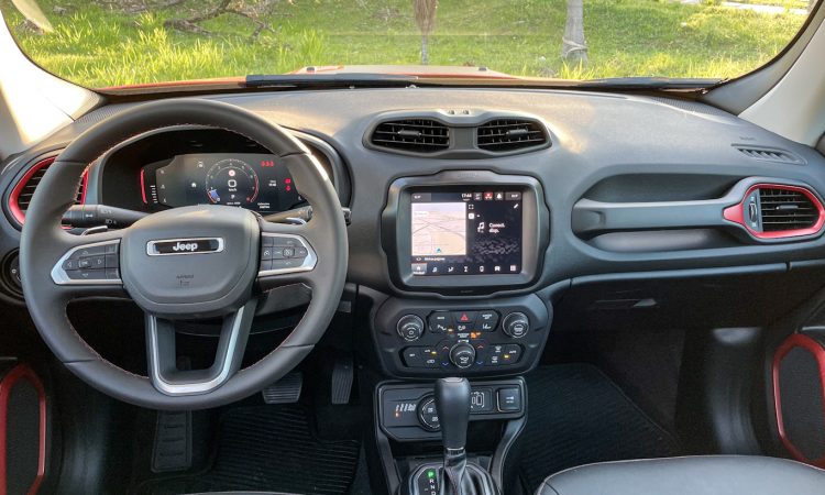 Jeep Renegade Trailhawk 4x4 [Auto+ / João Brigato]