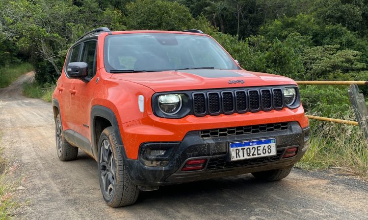 Jeep Renegade Trailhawk 4x4 [Auto+ / João Brigato]