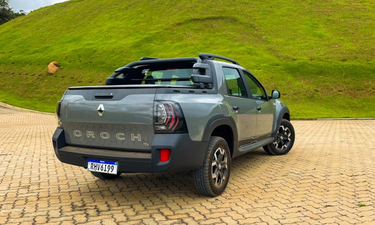 Renault Oroch Outsider [Auto+ / João Brigato]